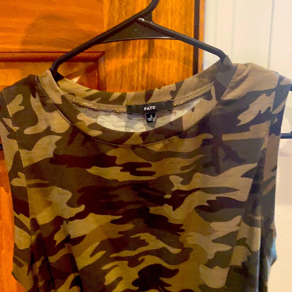 Women’s cameo dress